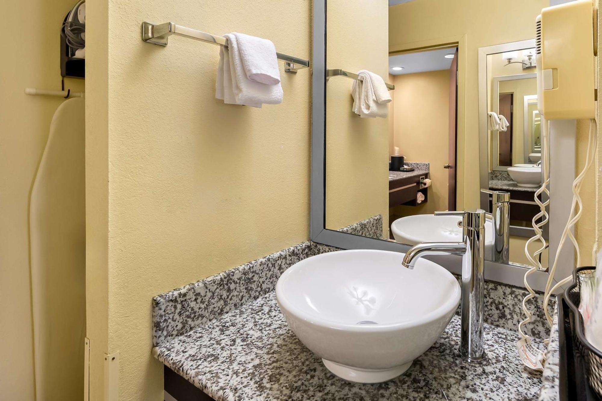 Best Western Knoxville Suites - Downtown Exterior photo
