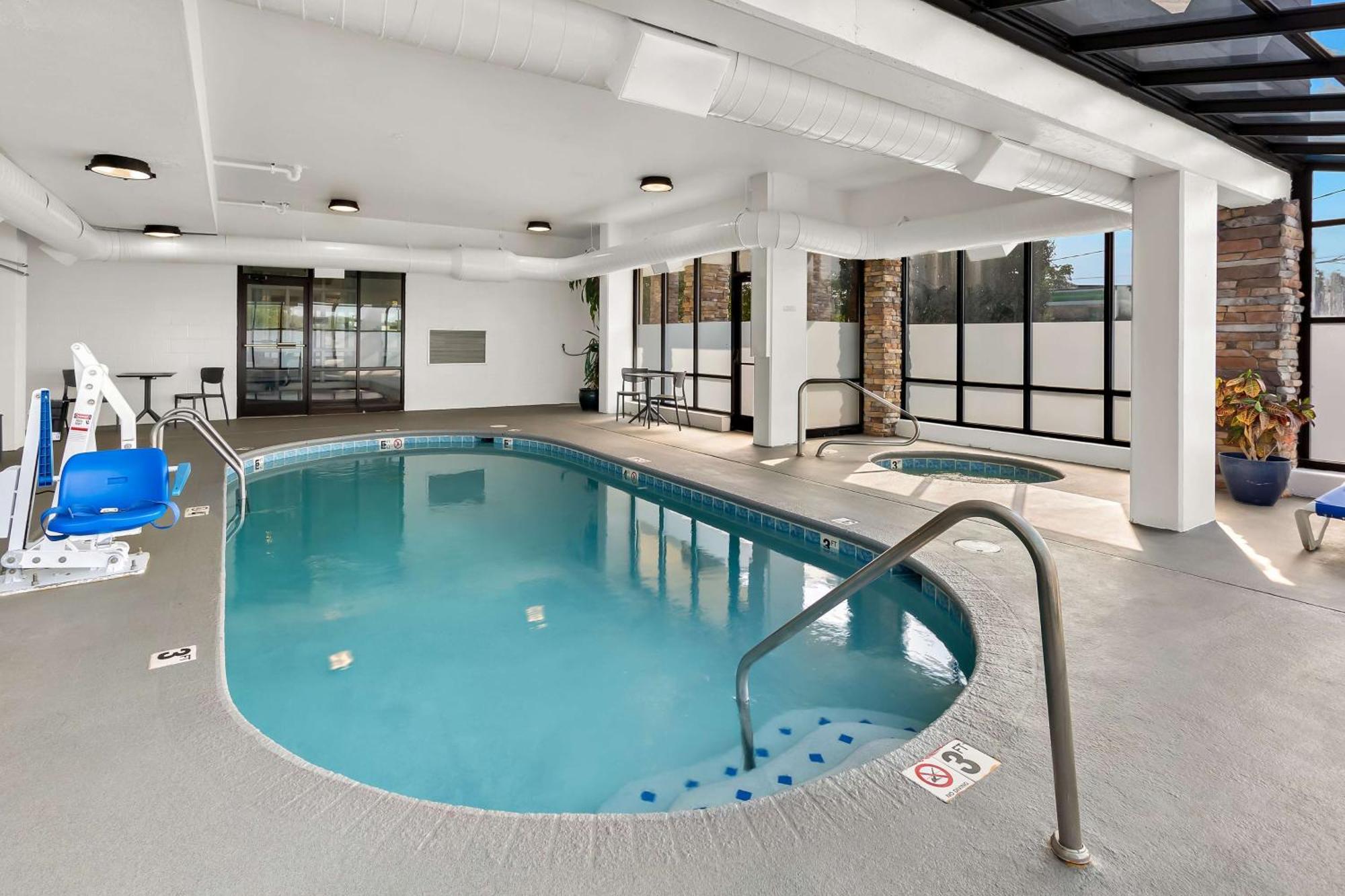 Best Western Knoxville Suites - Downtown Exterior photo