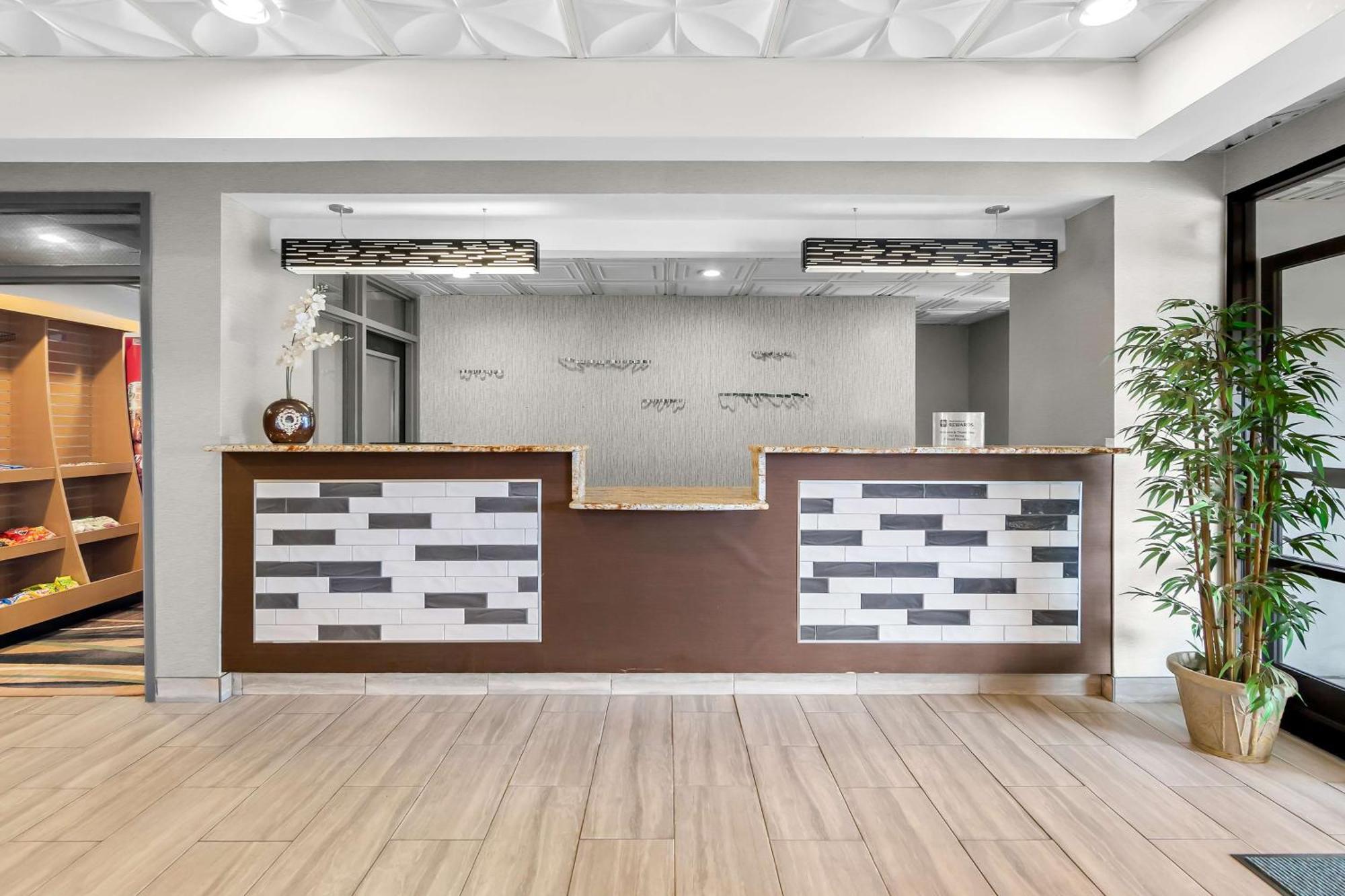 Best Western Knoxville Suites - Downtown Exterior photo