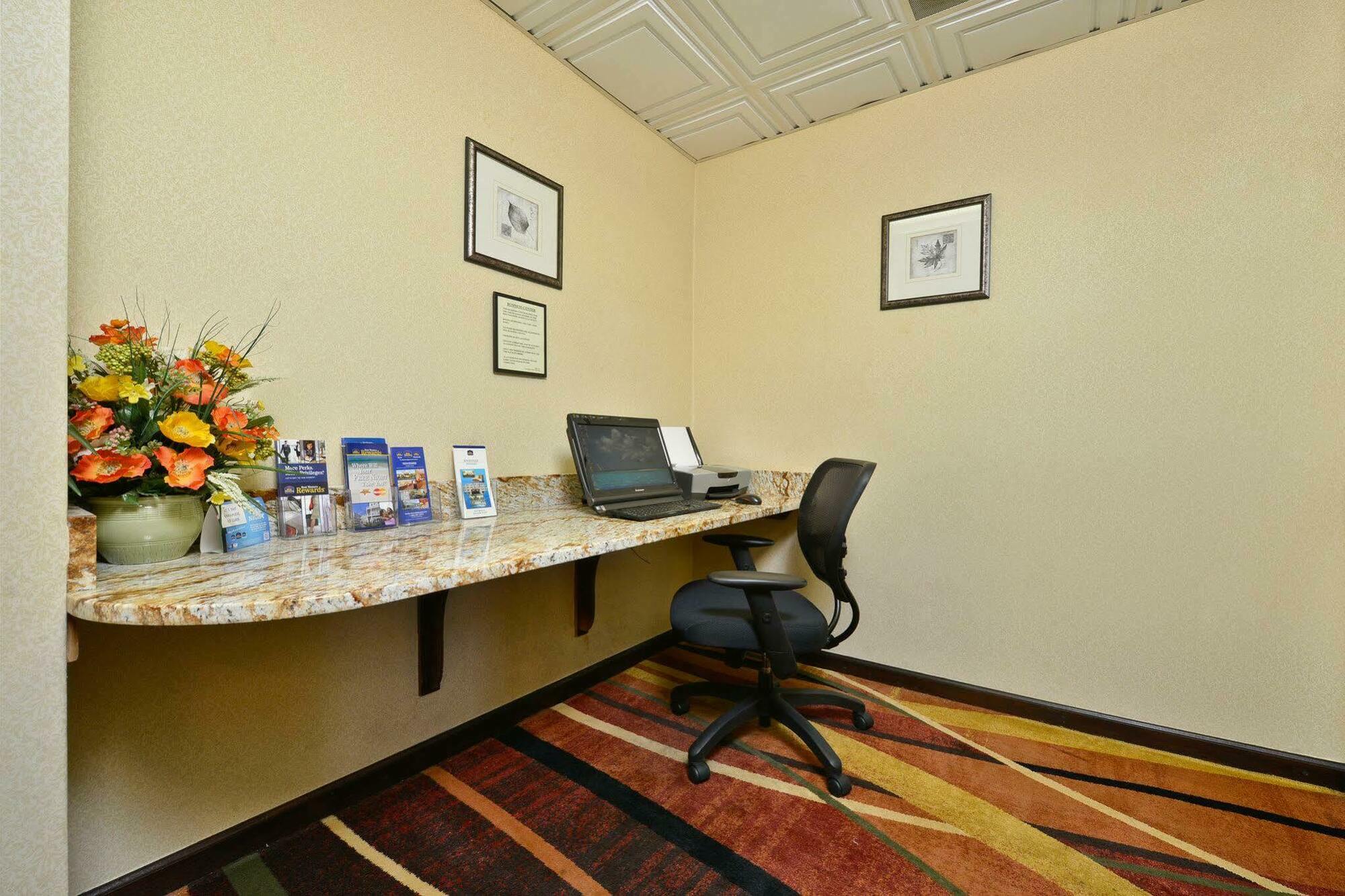 Best Western Knoxville Suites - Downtown Exterior photo